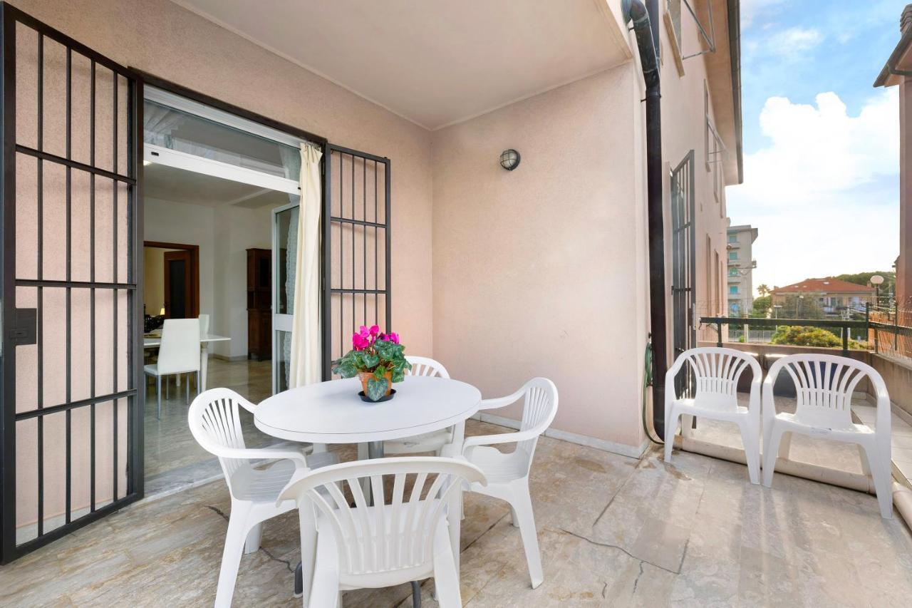 Appartamento Casa Rosa Loano Esterno foto